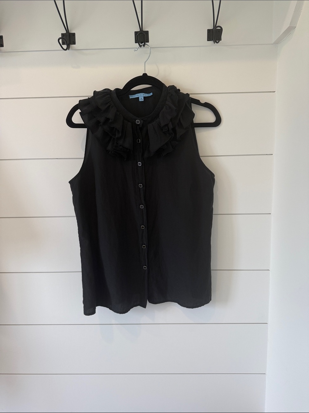 ANTONIO MELANI Black Sleeveless Ruffle Collar Button-Up Blouse